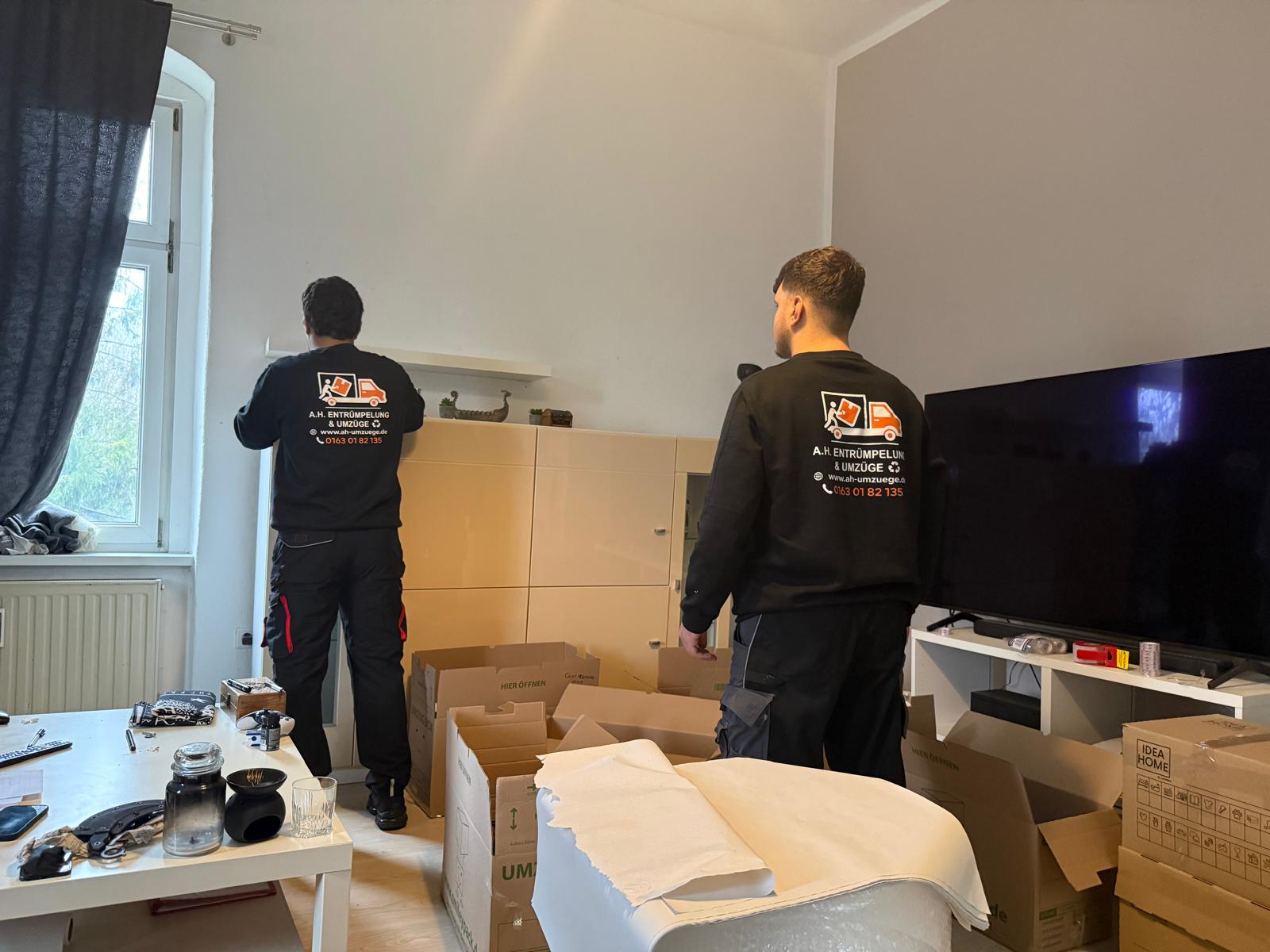 A.H Entrümpelung & Umzüge Team bei der Arbeit